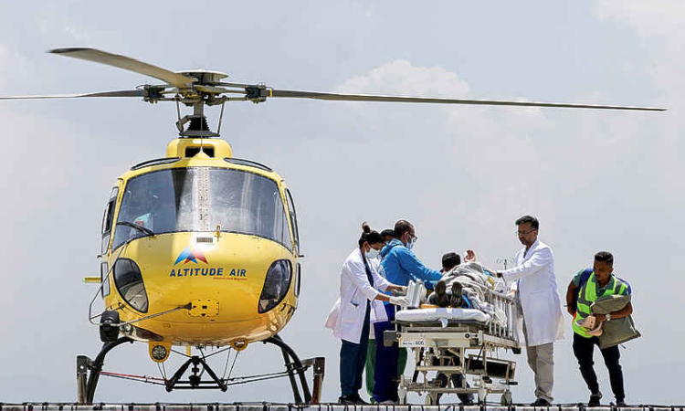 Sherpa rescued after going missing  on Everest with no food, oxygen